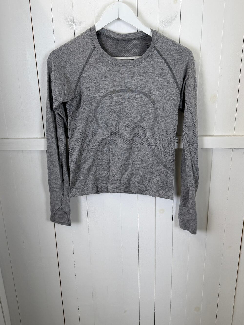 Lululemon Gray Activewear Top Size 6 Women’s Excellent